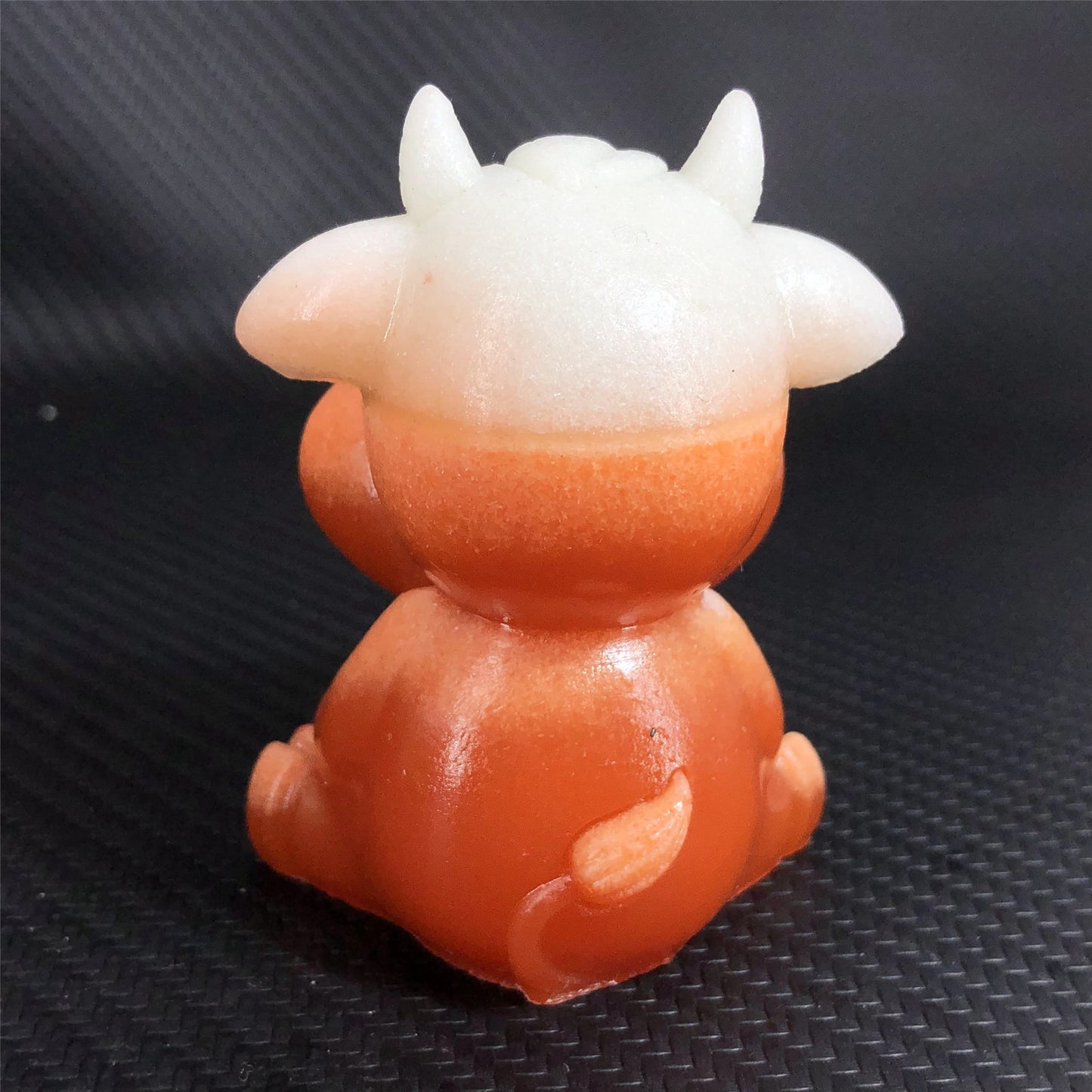 Resin Luminous stone Cow carving, 75*55*45mm