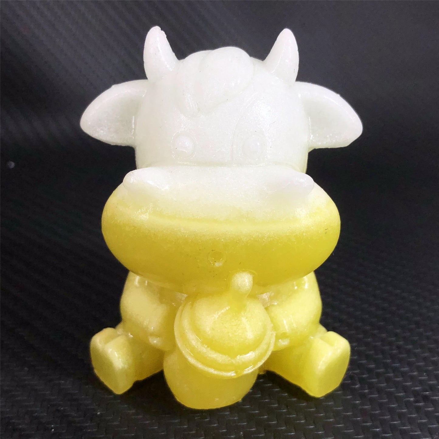 Resin Luminous stone Cow carving, 75*55*45mm