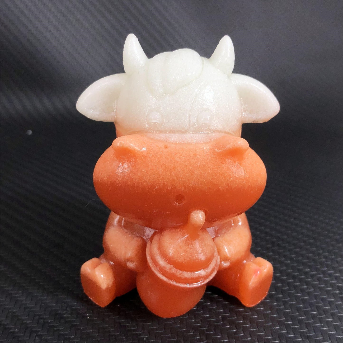 Resin Luminous stone Cow carving, 75*55*45mm