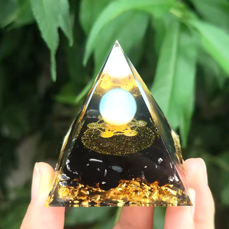 Pyramid Resin Ornaments Crystal Decoration 50mm 80mm