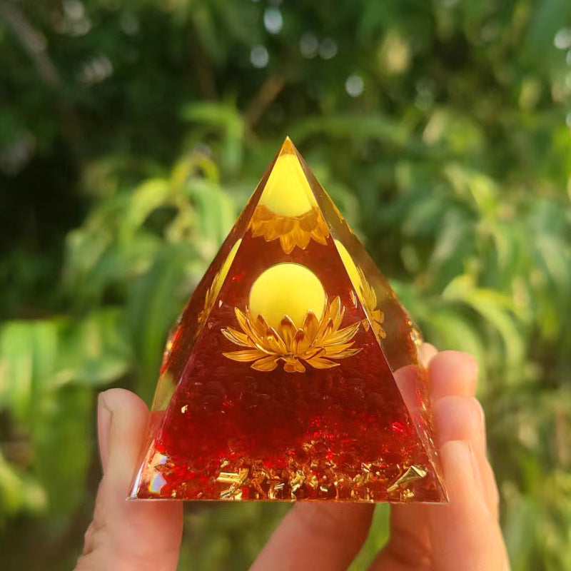 Pyramid Resin Ornaments Crystal Decoration 50mm 80mm