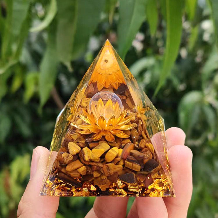 Pyramid Resin Ornaments Crystal Decoration 50mm 80mm