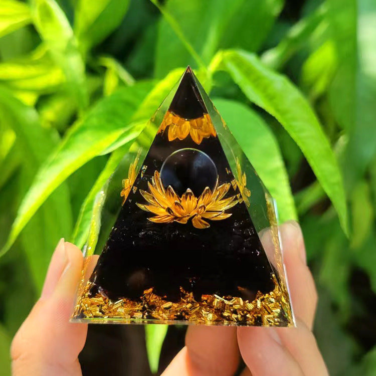 Pyramid Resin Ornaments Crystal Decoration 50mm 80mm